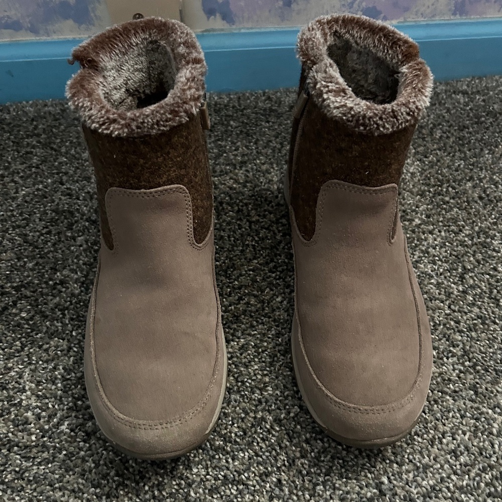 Easy Spirit Boots Size 7.5 M